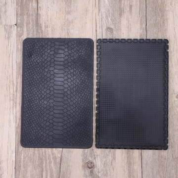 Противоскользящая накладка на приборную панель автомобиля