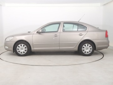 Skoda Octavia II Hatchback Facelifting 1.4 TSI 122KM 2010 Skoda Octavia 1.4 TSI, Salon Polska, zdjęcie 2