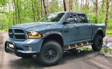 Боковые подножки, площадки, пороги на DODGE RAM 1500 2009-2018 CREW CAB