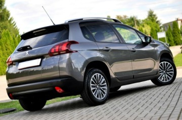 Peugeot 2008 I SUV Facelifting 1.2 PureTech 110KM 2016 Peugeot 2008 1,2 Benzyna 110Km Ledy Navi, zdjęcie 4