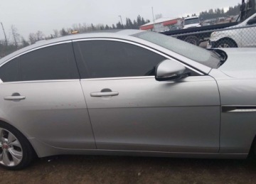 Jaguar XE 2020 Jaguar XE 2020r., S Awd Automatic, 2L, od ubezpieczalni 2.0 Benzyna 250KM, zdjęcie 4