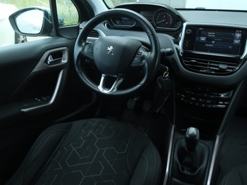 Peugeot 2008 I SUV Facelifting 1.2 PureTech 110KM 2016 Peugeot 2008 1.2 PureTech, Salon Polska, zdjęcie 6