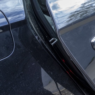 ПРОФИЛЬНАЯ НАКЛАДКА АВТОМОБИЛЬНОЙ ДВЕРИ - ЧЕРНАЯ