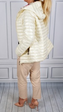 Легкая женская двусторонняя стеганая куртка больших размеров.