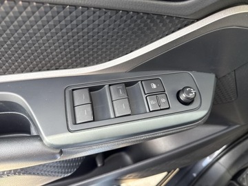 Toyota C-HR I Crossover Facelifting 1.8 Hybrid 122KM 2023 Toyota C-HR 1.8 Hybrid GPF Comfort 1.8 Hybrid Comf, zdjęcie 20