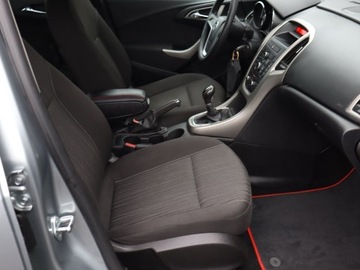 Opel Astra J Sports Tourer 1.7 CDTI ECOTEC 110KM 2011 Opel Astra 1.7 CDTI, Salon Polska, Klima, zdjęcie 8