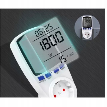 Ваттметр/счетчик потребления электроэнергии, подключенный к сети, вставленный в розетку