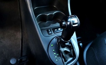 Skoda Fabia II Hatchback Facelifting 1.2 TSI 105KM 2010 Skoda Fabia Automat, Klimatyzacja, Nawigacja, Grzane Fotele 1.2 Benzyna, zdjęcie 7