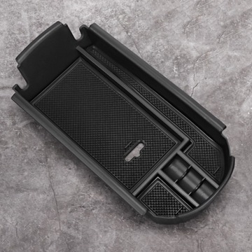 DIÁŘ DO PŘIHRÁDKY NA KONZOLA STŘEDNÍ  TOYOTA C-HR 2017