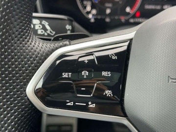 Volkswagen Touareg III SUV 3.0 V6 SCR TDI 286KM 2023 Volkswagen Touareg TDI 4X4 285KM R-LINE HAK Panorama DSG Pneumatyka FVA, zdjęcie 16