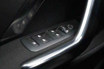 Peugeot 2008 I SUV Facelifting 1.2 PureTech 110KM 2016 Peugeot 2008 1.2 PureTech, Salon Polska, zdjęcie 17