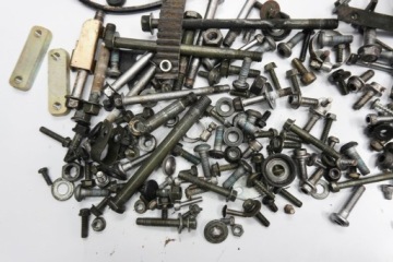 YAMAHA FZS FAZER 600 00-01 БОЛТЫ ВИНТЫ