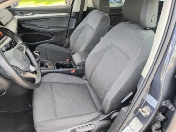 Volkswagen Golf VIII Variant 2.0 TDI 115KM 2024 Volkswagen Golf serwis ASO 2.0TDI 115KM bezwypadkowy AppConnect navi Ambie, zdjęcie 9