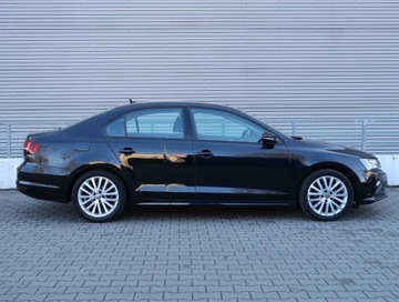 Volkswagen Jetta VI Sedan Facelifting 1.4 TSI 150KM 2016 VW Jetta 1.4 TSI, Salon Polska, Xenon, Bi-Xenon, zdjęcie 5