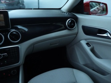 Mercedes CLA C117 Coupe 1.6 200 156KM 2013 Mercedes CLA 200, Salon Polska, Automat, Skóra, zdjęcie 7