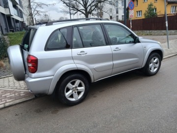 Toyota RAV4 II 2.0 16V D-4D 116KM 2004 TOYOTA RAV-4 2,0 D4D