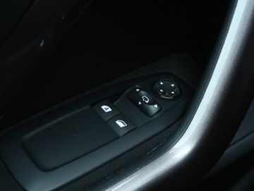 Peugeot 2008 I SUV Facelifting 1.2 PureTech 110KM 2016 Peugeot 2008 1.2 PureTech, Salon Polska, zdjęcie 16