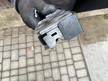 SKODA YETI 2013 ЗАМОК ПЕРЕДНЕГО КАПОТА 5L0823509