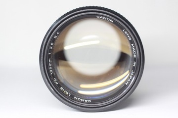Корпус пленочной зеркальной камеры Canon AE-1 35 мм, объектив FD 28 мм F3,5 135 мм F2,5