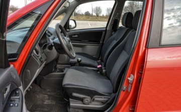 Suzuki SX4 I Hatchback 1.5 i 16V 100KM 2006 Suzuki SX4 1,5 Bezwypadkowy 1.5 Benzyna 99KM, zdjęcie 10