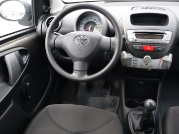 Toyota Aygo I Hatchback 5d Facelifting 1.0 VVT-i 68KM 2013 Toyota Aygo 1.0 VVT-i, Salon Polska, Klima, zdjęcie 6