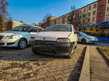 Fiat Punto II Hatchback 1.9 JTD 85KM 2005 FIAT PUNTO 2 1.9 JTD 86 KM Zadbany! Nowe opony! Na części lub do naprawy, zdjęcie 2
