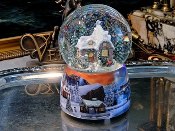 РОЖДЕСТВЕНСКАЯ МУЗЫКАЛЬНАЯ ШКАТУЛКА «СНЕЖНЫЙ ГЛОБЕЛЬ» ДОМ СНЕГОВИКА