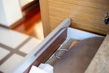 Самоклеящийся уплотнитель для дверей и окон 12х10мм CZ 5м