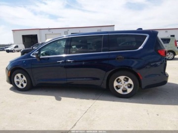 Chrysler Pacifica II 2018 Chrysler Pacifica Hybrid Touring Plus 2018 3.6 Hybryda 260KM, zdjęcie 1