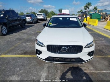 Volvo 2024 Volvo S60 2024r, B5, Core Dark, 2.0L 2.0 Benzyna 247KM, zdjęcie 2