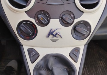 Ford Ka III 1.2 Duratec 69KM 2012 Ford KA 2012r, 1.2 Benzyna. Uszkodzony tyl i lekko lewy przod. Jezdzi., zdjęcie 13