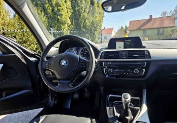 BMW Seria 1 F20-F21 Hatchback 5d Facelifting 2017 118i 136KM 2018 BMW Seria 1 BMW Seria 1 118i Edition Metropolitan 1.5 Benzyna 136KM, zdjęcie 19
