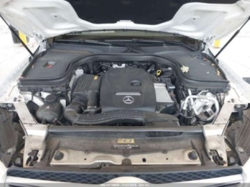 Mercedes GLC C253 2018 Mercedes-Benz GLC 300 4Matic 2018 2.0L 2.0 Benzyna 241KM, zdjęcie 9