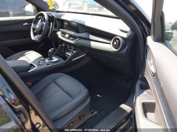Alfa Romeo Stelvio 2023 Alfa Romeo Stelvio Sprint rwd, 2023r., 2.0L 2.0 Benzyna 280KM, zdjęcie 9