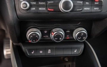 Audi A1 I Hatchback 3d 1.6 TDI 105KM 2011 Audi A1 3-drzwiowe 1.6TDI 105KM Navi Ledy Xenon Alu Pdc Po Serwsie 1.6, zdjęcie 20