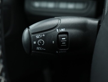 Peugeot 2008 I SUV Facelifting 1.2 PureTech 130KM 2018 Peugeot 2008 1.2 PureTech, Salon Polska, zdjęcie 15