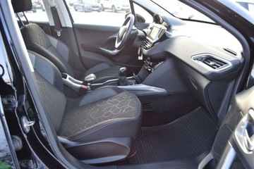 Peugeot 2008 I SUV Facelifting 1.2 PureTech 110KM 2018 Peugeot 2008 SalonPL 110KM Climatronic Nawigacja Smartlink Czujniki Park., zdjęcie 33