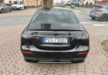 Mercedes Klasa E W213 Limuzyna Facelifting 2.0 E220d 194KM 2021 Mercedes-Benz Klasa E 2.0Cdi AMG Full Led 57.000 km 2.0 Diesel 194KM, zdjęcie 4