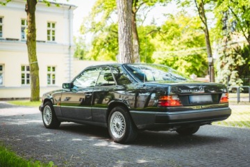 Mercedes W124 Coupe 3.0 24V 220KM 1990 MERCEDES-BENZ 300 CE W124 | 1990 | 132 000 km, zdjęcie 3