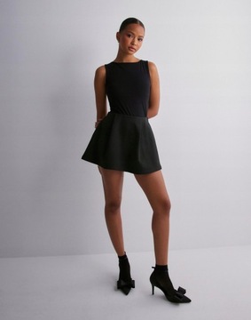 SPÓDNICA BASIC OWI NG5__S NELLY CZARNA MINI ROZKLOSZOWANA