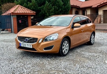 Volvo V60 I Kombi 2.0 D3 163KM 2010 Volvo V60 D3 5cyl 163KM Automat bixenon polskory PDC Navi 2.0 Diesel, zdjęcie 3
