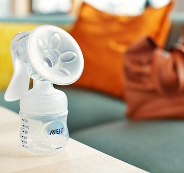 Ручной молокоотсос Philips Avent SCF330/13 с бутылочкой и соской + 2 контейнера