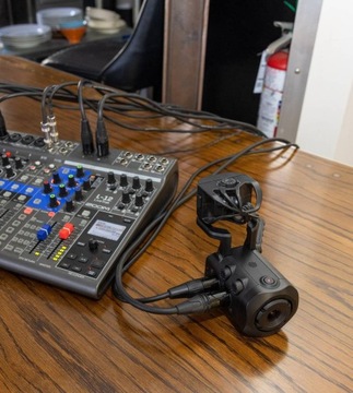 4K-камера с зумом Q8n-4K СУПЕР АУДИО, 4-КАНАЛЬНАЯ ПОТОКОВАЯ ТРАНСЛЯЦИЯ