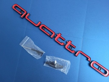 Надпись Quattro на решетке, черно-красная.