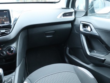 Peugeot 208 I Hatchback 5d Facelifting 1.2 PureTech 82KM 2016 Peugeot 208 1.2 PureTech, Navi, Klima, Tempomat, zdjęcie 7