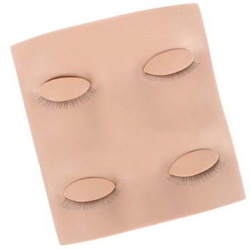 Набор ресниц с головой манекена.