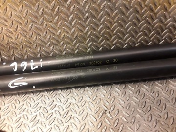 MERCEDES-BENZ ML W163 LEVÝ STRANA TLUMIČ KRYT ZADNÍ KUFRU