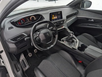 Peugeot 3008 II Crossover 1.2 PureTech 130KM 2017 Peugeot 3008 Rezerwacja 1.2 Benzyna 130KM, zdjęcie 21