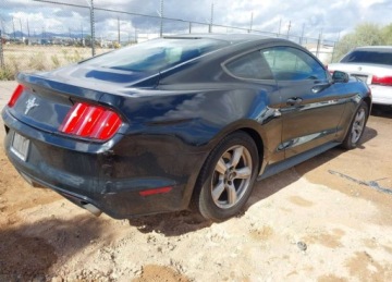 Ford Mustang VI Convertible 3.7 V6 304KM 2016 Ford Mustang 2016r., V6, 3.7L, od ubezpieczalni 3.7 Benzyna 304KM, zdjęcie 4