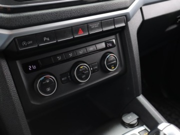 Volkswagen Amarok I Pick Up Double Cab Facelifting 3.0 TDI 224KM 2017 VW Amarok V6 3.0 TDI, Salon Polska, 221 KM, 4X4, zdjęcie 17